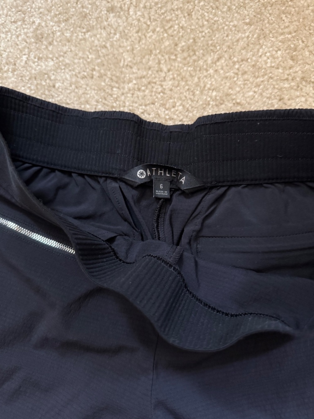 Athleta Mod Trekkie Shorts Sz 6 Black Zip Pockets Hiking Outdoors - Picture 3 of 5